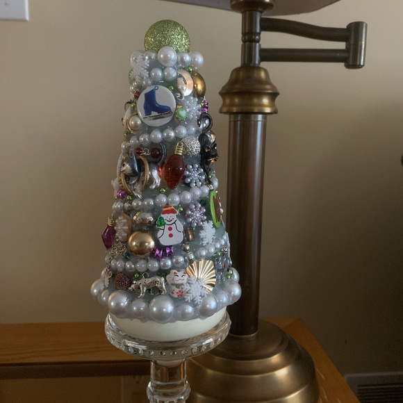 *** SOLD *** “Christmas Kittens In The Snow” Junkdrawer Tree Handmade Decoration - Picture 3 of 13